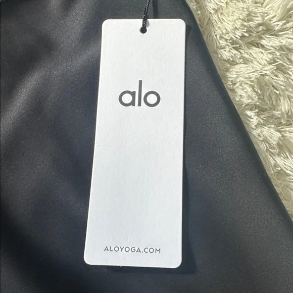 ALO Yoga Jet Black High-Rise air lift Leggings size M-NWT - Picture 3 of 5